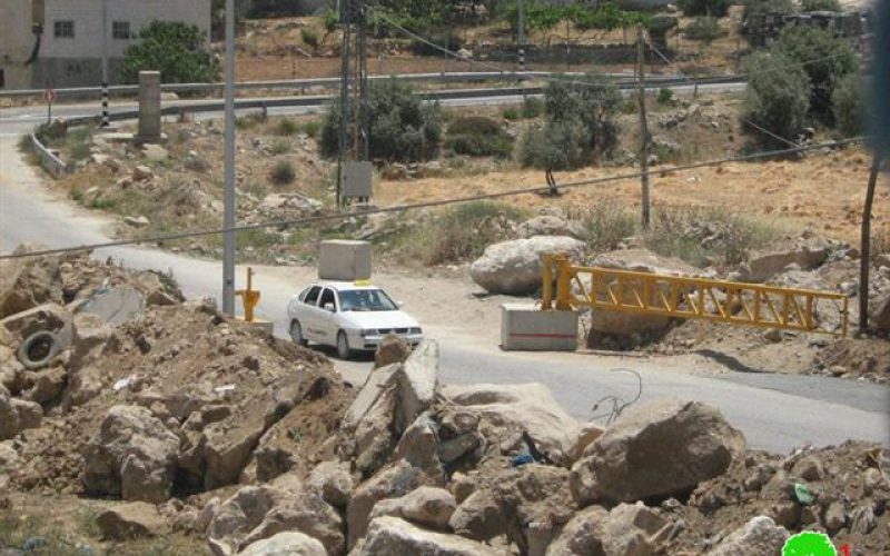 Israeli Occupation Forces Removes an earthmound at Al Fahs and Adds a New gate at Wadi Al Harriya