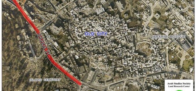 Israeli Occupation Renews the Closure of Dozens of Shops in Al Shuhada Street