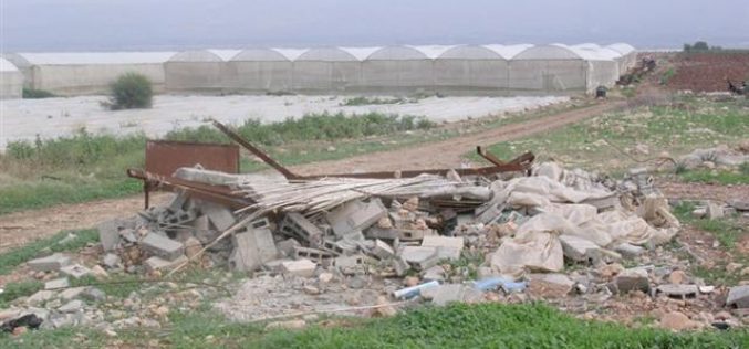 قوات الاحتلال تمنع المزارعين في  خربة يزرة من شق طريق زراعي