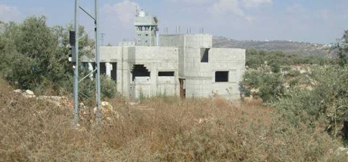 اخطارات اسرائيلية بوقف العمل و البناء في عدد من المنشات الفلسطينية في قرية حارس