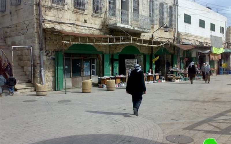 The Israeli Occupation Authorities authorizes the reopening of three commercial shops in Hebron Old City