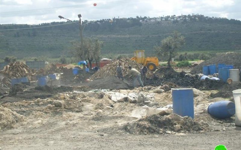 الاحتلال الإسرائيلي يخطر 18 منشأة لتصنيع الفحم في بلدة يعبد بوقف البناء