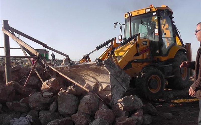 الاحتلال يهدم خربة”أم نير” في محافظة الخليل  للمرة الثانية في اقل من شهر