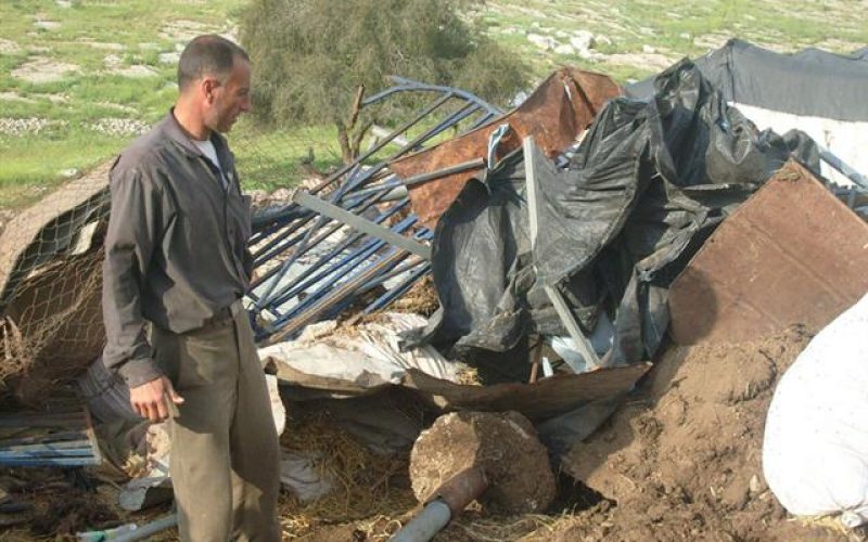 الاحتلال الإسرائيلي يهدم عدداً من البركسات والخيام في خربة سمرا في محافظة طوباس