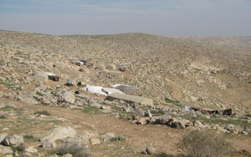 الاحتلال يهدم خيام ومساكن في خربة بير العد ببلدة يطا في محافظة الخليل