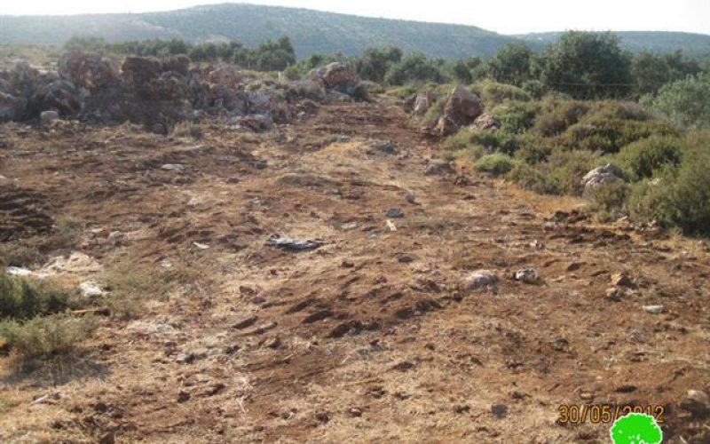 Israeli Settlers stealing soil from Palestinian fields in Wadi Qana