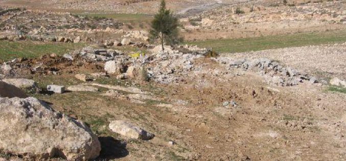 الاحتلال يهدم غرفة زراعية في ” شعب المغارة ” شرق يطا