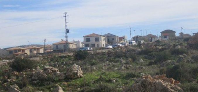 أعمال توسعة في محيط مستوطنة بيت آريية على أراضي قرية اللبن الغربي
