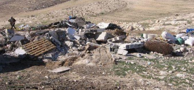الاحتلال يهدم مساكن وحظائر مواشي في خربة الرهوة جنوب بلدة  الظاهرية