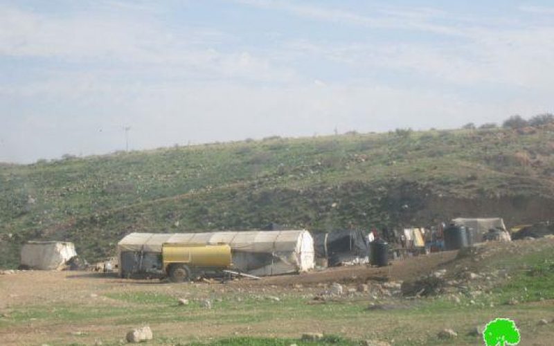 الاحتلال الإسرائيلي يخطر عدد من العائلات بالرحيل القسري في منطقة واد المالح
