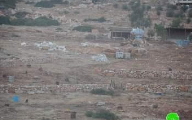 الاحتلال الاسرائيلي يردم بئرين قيد الإنشاء في خربة يرزا