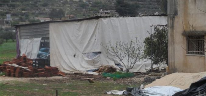 إخطار 6 عائلات بوقف البناء لمنازلهم ومنشآتهم التجارية في قرية اللبن الشرقية