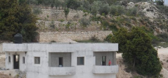 أوامر هدم إدارية لمسكنين في قرية الولجة بمحافظة بيت لحم