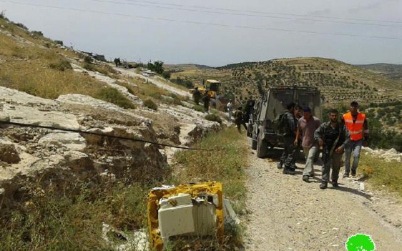 The Israeli occupation destroys an electrical grid in Hebron