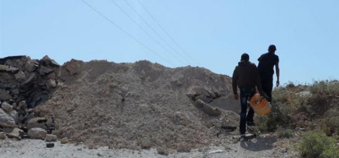 The Israeli occupation ravages a road in Yatta