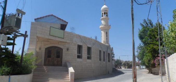 الاحتلال الإسرائيلي يقرر هدم مسجد ” الهادي محمد” في مخيم الجلزون