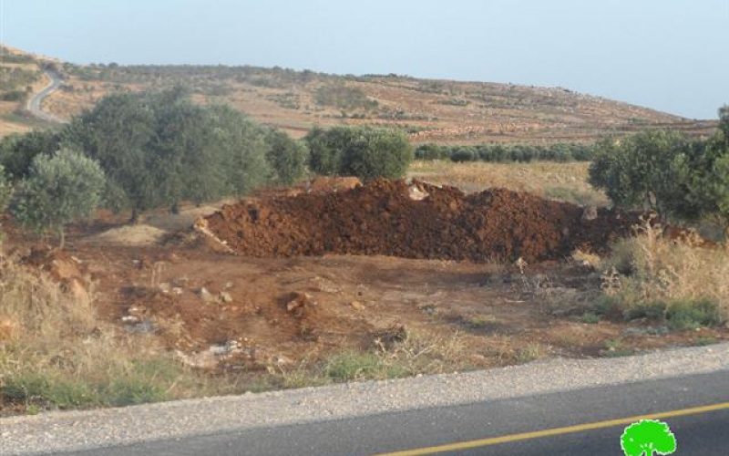 The Israeli army shuts down a number of Aqraba agricultural lands