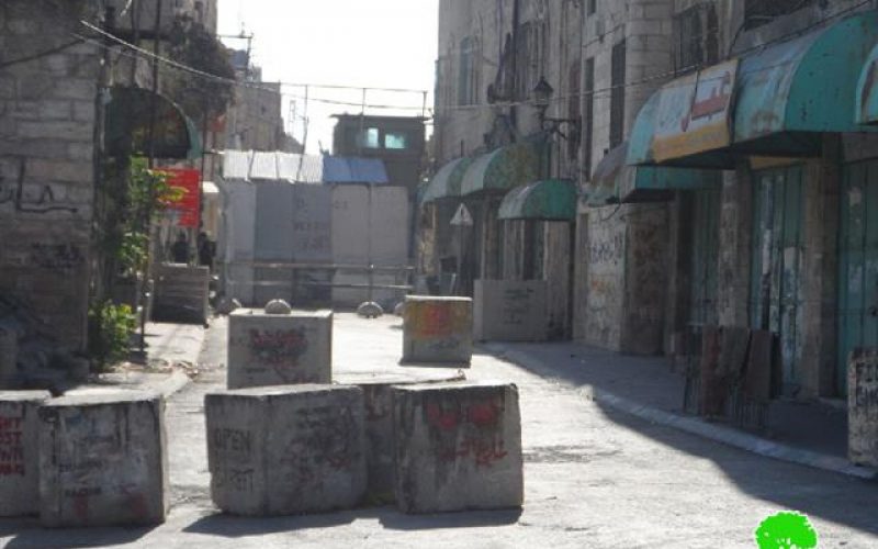 The Israeli occupation forces a closure on the Al-Shuhada street in Hebron