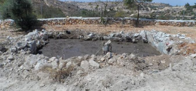 الاحتلال يهدم بئر مياه في ” عين عركة ” شمال مدينة الخليل