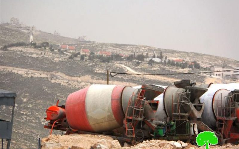 Israeli forces deliver stop-work notices in Hebron