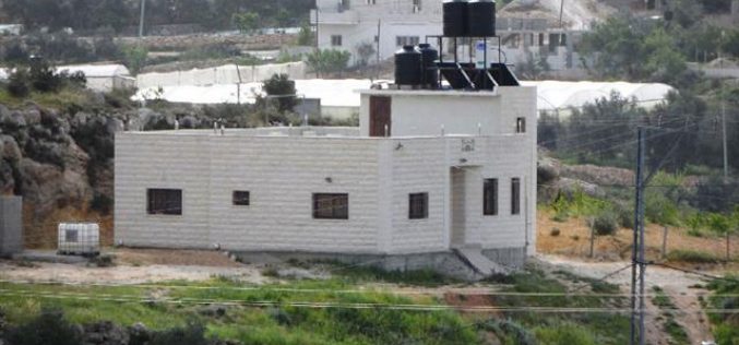 إخطارات بوقف العمل في 4 منازل في بلدة صوريف / محافظة الخليل