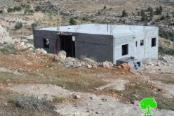الاحتلال يخطر بوقف العمل في منزل بقرية الرفاعية شرق بلدة يطا
