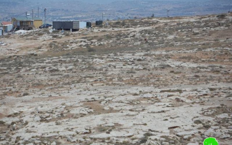 The Israeli occupation sabotages a fence surrounding a plot in the Hebron village of Yatta