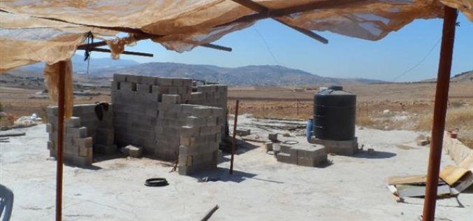 إخطار بوقف البناء لبئر مياه وغرفة زراعية شرق قرية عاطوف