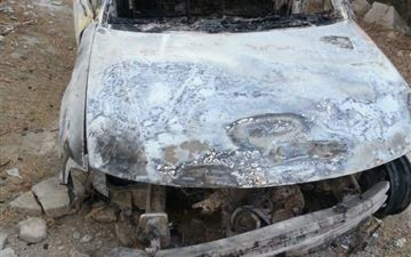 إحراق سيارة فلسطينية ومحاولة قتل من فيها على يد المستعمرين بالقرب من حاجز حوارة العسكري