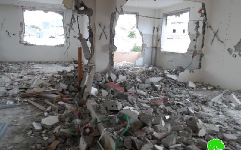The Israeli occupation detonates the residence of Al-Hashlamoun family in Hebron