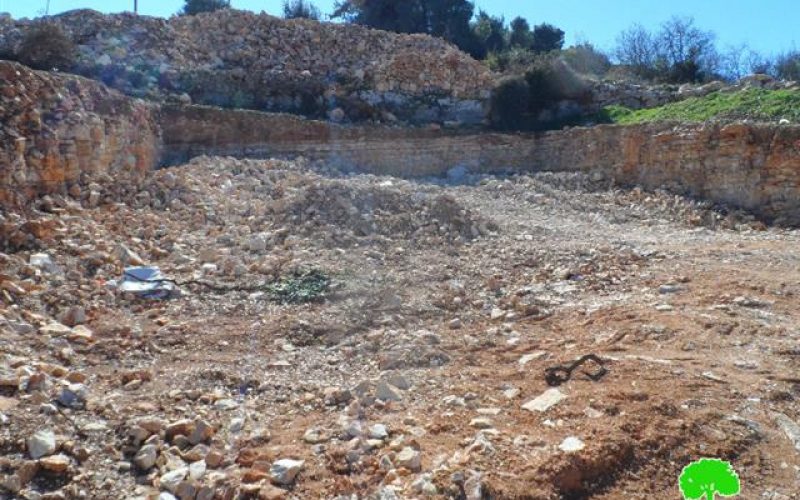 إخطارات بوقف العمل في 4 منازل ببلدة بيت أمر في محافظة الخليل