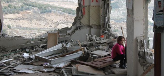A collective punishment that left 19 residences entirely demolished and other 44 partially destroyed <br>
Israeli forces pump cement into the residence of Martyr Alaa Abu Jamal in the area of Jabal Al-Mukabbir