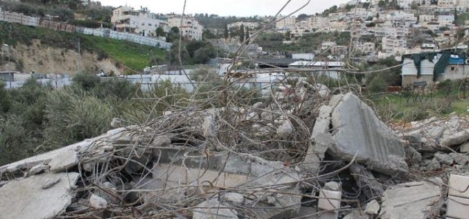 بلدية الاحتلال تهدم مسكناً قيد الإنشاء في حي عين اللوزة في بلدة سلوان جنوب المسجد الأقصى