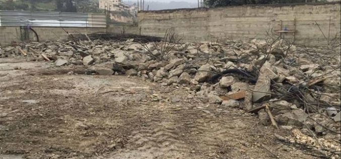 جرافات الاحتلال تهدم مسكناً قيد الإنشاء في حي واد قدوم