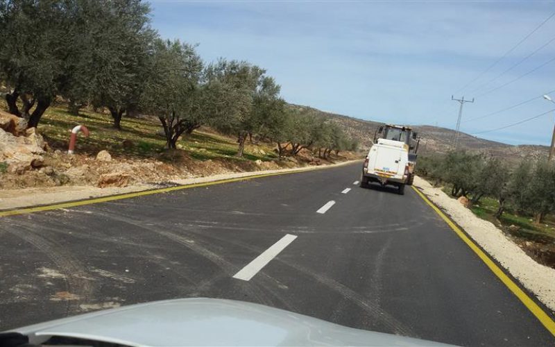 Itamar colonists stop work on a Nablus road