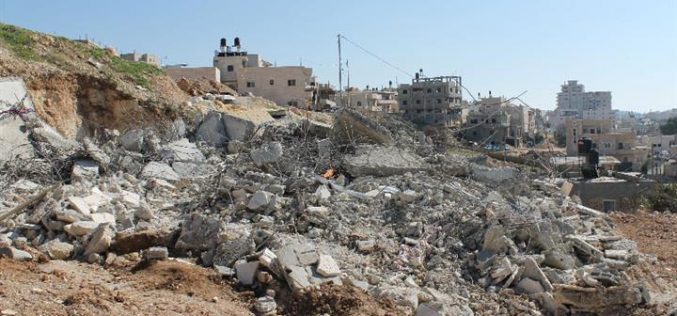الاحتلال يهدم مسكناً جاهزاً للسكن في واد الحمص في صور باهر جنوب القدس وآخر في حي واد قدوم في بلدة سلوان