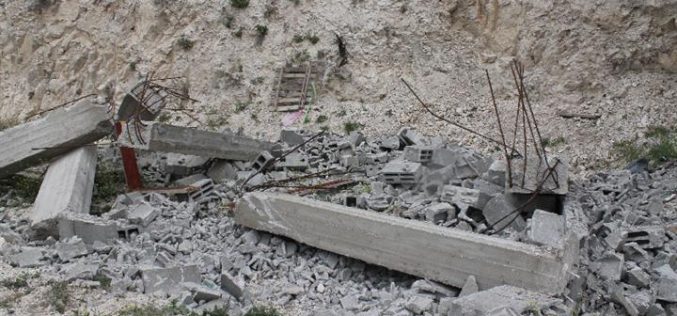 Under Israeli threat: Abu Qalbin family self-demolishes their two residential apartments