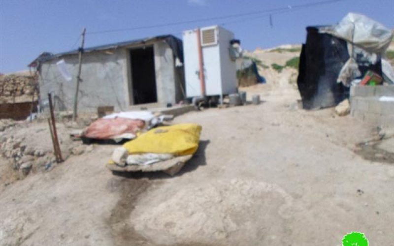 إخطارات بوقف العمل في منشآت سكنية وزراعية بخربة المركز شرق يطا