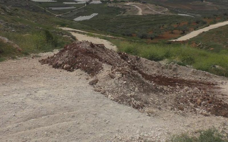 Israeli Occupation Forces seal off three agricultural roads in Nablus