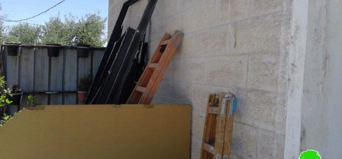عائلة الصيداوي تهدم جزء من مسكنها تجنباً من دفع غرامة 70 ألف شيقل لبلدية الاحتلال في بلدة بيت حنينا