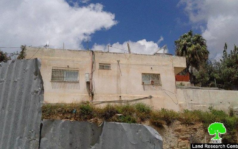 ضمن سياسة العقاب الجماعي, سلطات الاحتلال تغلق مسكن عائلة دويات بذريعة الأمن في بلدة صور باهر