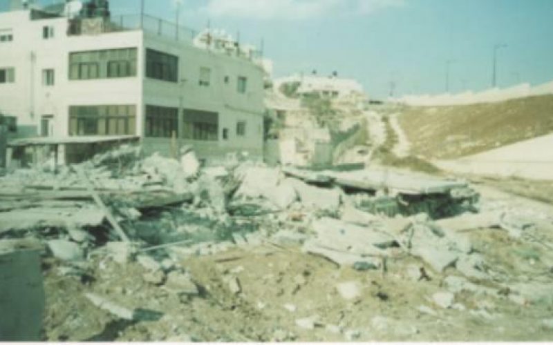 Jerusalem Jewish Municipality bulldozers demolish 8 housing units in the Palestinian Neighborhoods of Shu’fat and Beit Hanina