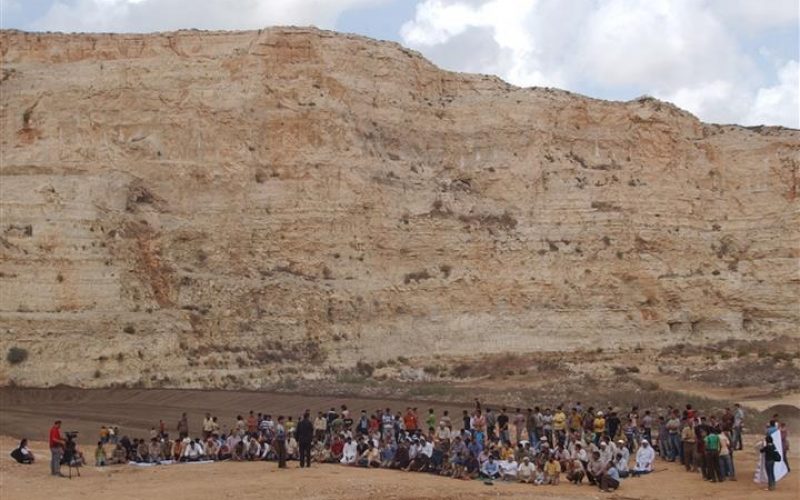 Israeli Occupation Forces Transforms Deir Sharaf Hill to the Largest Soild Waste Dump Site