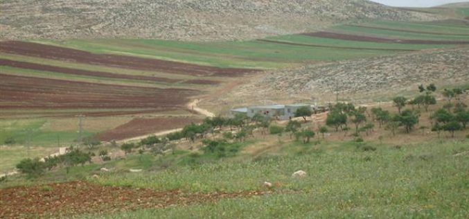 قوات الاحتلال تهدم عدد من المنشآت السكنية والزراعية في خربة الطويل
