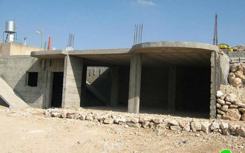 إخطارات بوقف العمل والبناء في 4 منازل فلسطينية في قريتي التواني والكرمل