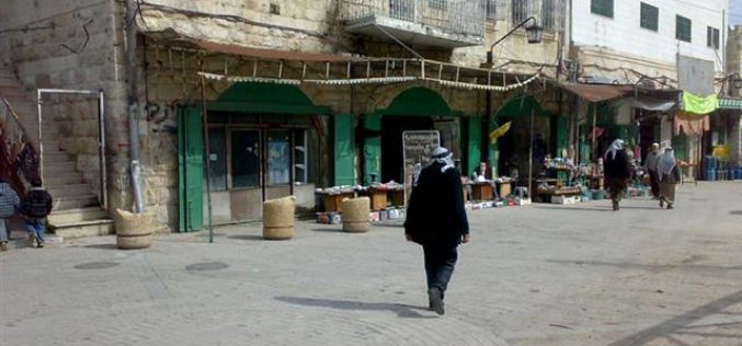 The Israeli Occupation Authorities authorizes the reopening of three commercial shops in Hebron Old City