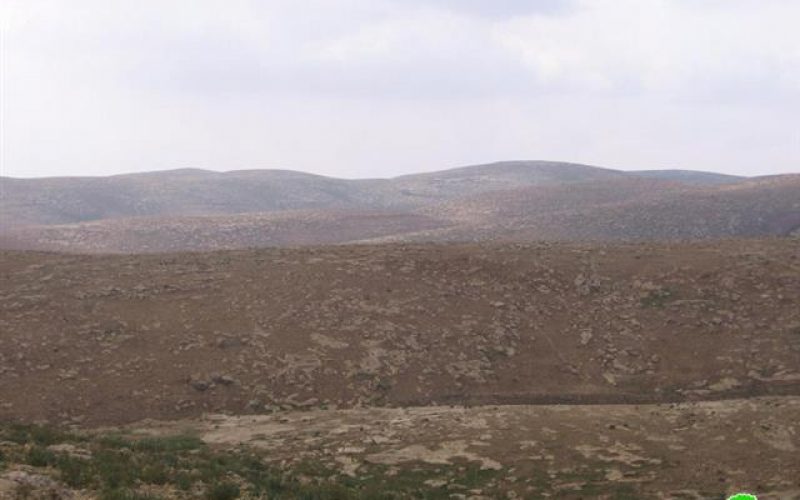 مستعمرون يستولون على أراضي عائلة الهذالين في بلدة يطا