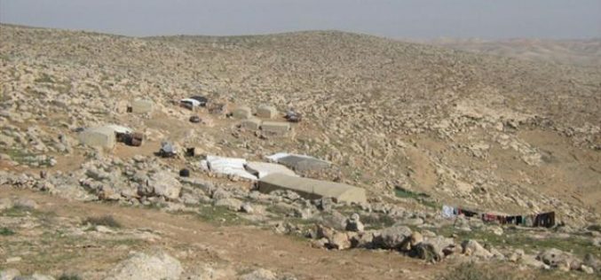 الاحتلال يهدم خيام ومساكن في خربة بير العد ببلدة يطا في محافظة الخليل