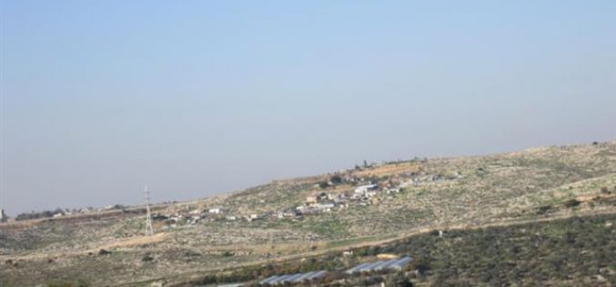 إخطار عائلتين بوقف البناء لمنشآتهم الزراعية في عرب الرماضين الجنوبي- محافظة قلقيلية