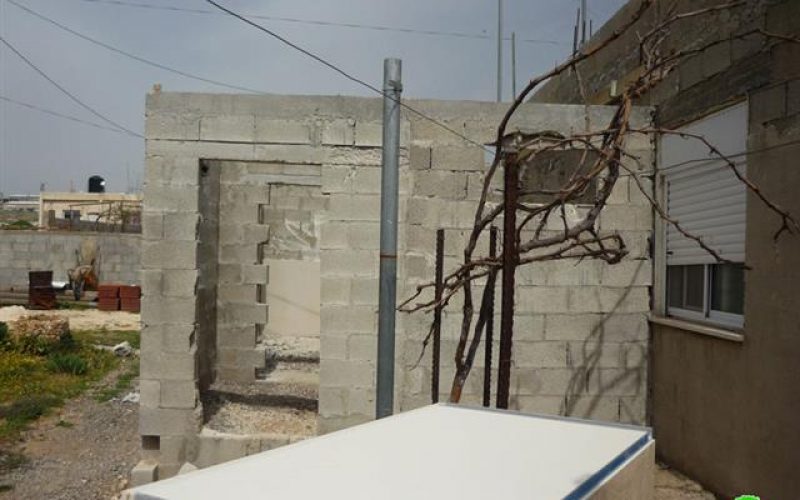 The Israeli Occupation Municipality in Jerusalem forces a Palestinian family to demolish its house